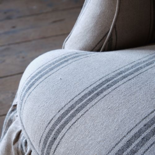 ANTIQUE DEEP SEATED HOWARD STYLE ARMCHAIR - ADDITIONAL PHOTO 9