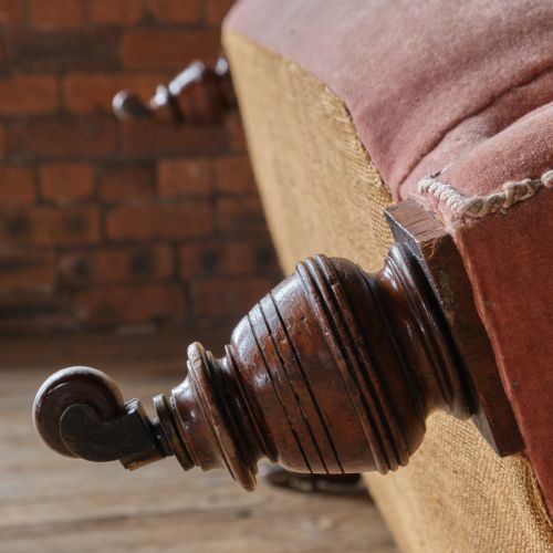ANTIQUE HAMPTON SONS CHESTERFIELD SOFA - ADDITIONAL PHOTO 6