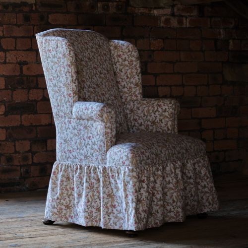 18TH CENTURY STYLE WINGBACK ARMCHAIR IN PRINTED COTTON - ADDITIONAL PHOTO 2