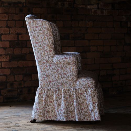 18TH CENTURY STYLE WINGBACK ARMCHAIR IN PRINTED COTTON - ADDITIONAL PHOTO 3