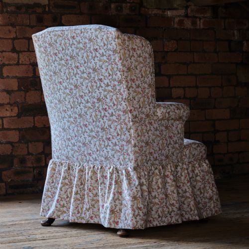 18TH CENTURY STYLE WINGBACK ARMCHAIR IN PRINTED COTTON - ADDITIONAL PHOTO 4
