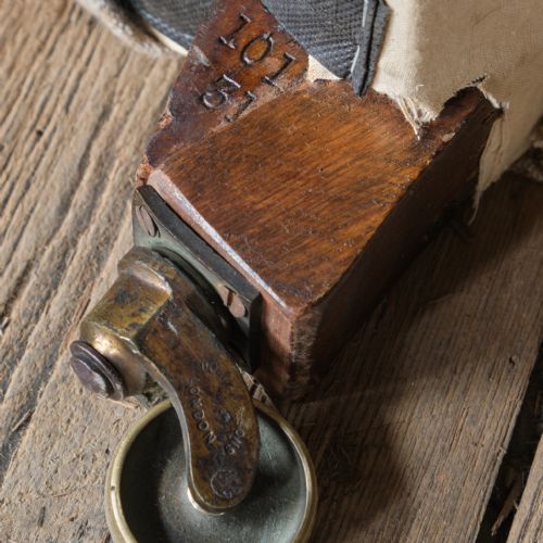 19TH CENTURY HOWARD SONS BRIDGEWATER ARMCHAIR - ADDITIONAL PHOTO 5