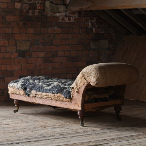 19TH CENTURY HOWARD SONS DAYBED - ADDITIONAL PHOTO 3
