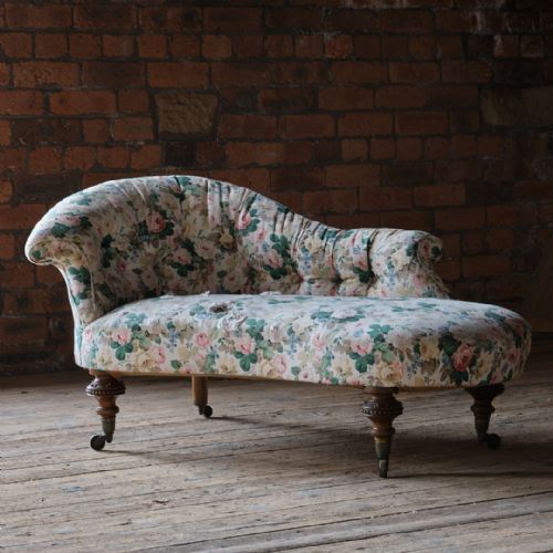 SMALL 19TH CENTURY IRON BACK CHAISE LOUNGE - ADDITIONAL PHOTO 1