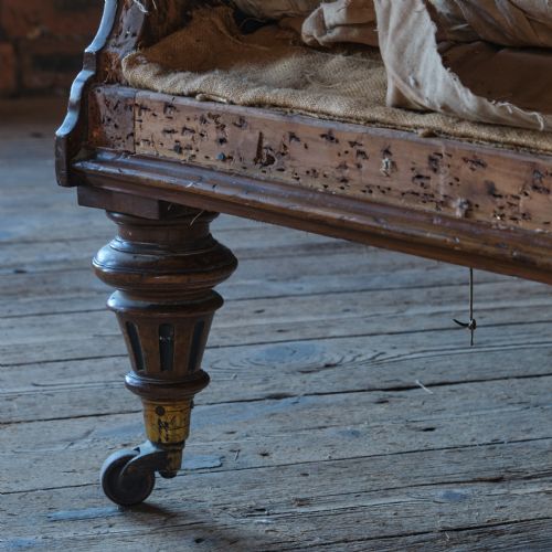 19TH CENTURY AESTHETIC MOVEMENT DAYBED - ADDITIONAL PHOTO 7