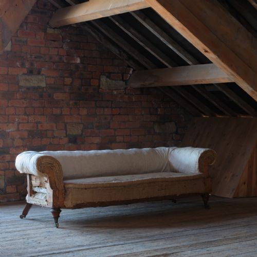 LARGE 19TH CENTURY COUNTRY HOUSE CHESTERFIELD SOFA - ADDITIONAL PHOTO 2