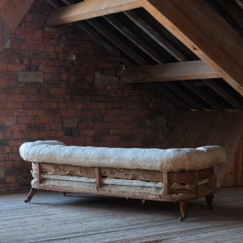 LARGE 19TH CENTURY COUNTRY HOUSE CHESTERFIELD SOFA - ADDITIONAL PHOTO 3