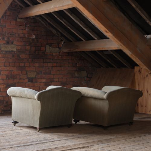 PAIR OF EARLY 20TH CENTURY COUNTRY HOUSE CLUB CHAIRS - ADDITIONAL PHOTO 3