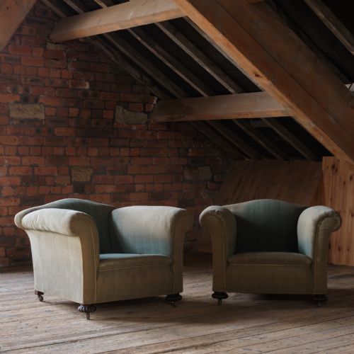 PAIR OF EARLY 20TH CENTURY COUNTRY HOUSE CLUB CHAIRS - ADDITIONAL PHOTO 4