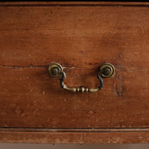 GEORGIAN PINE POT BOARD DRESSER BASE - ADDITIONAL PHOTO 2