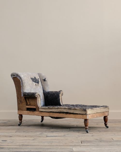 19th century howard sons daybed - CATEGORY: ANTIQUE SOFAS - DATED 19TH CENTURY