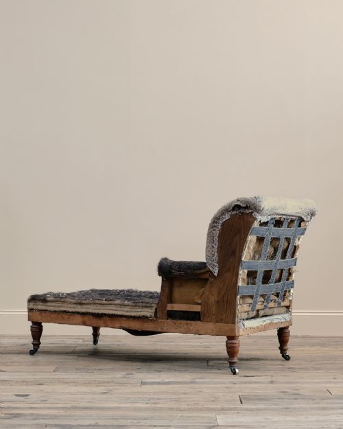 19TH CENTURY HOWARD SONS DAYBED - ADDITIONAL PHOTO 4