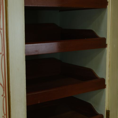 19TH CENTURY MAPLE CO LINEN PRESS - ADDITIONAL PHOTO 3