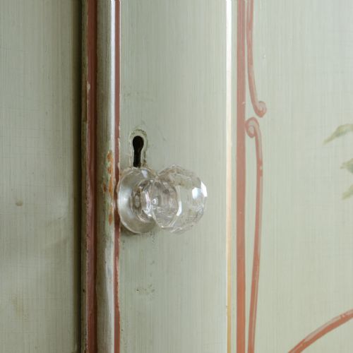 19TH CENTURY MAPLE CO LINEN PRESS - ADDITIONAL PHOTO 4
