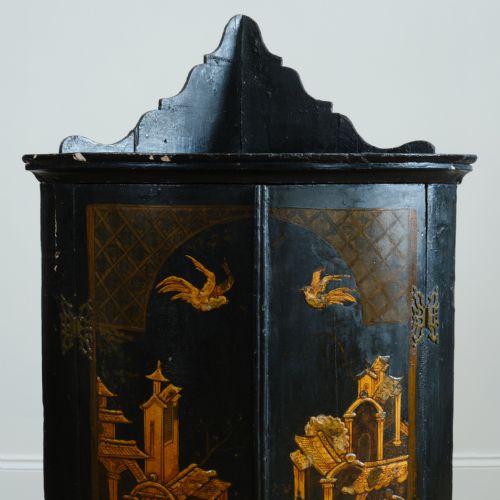 18TH CENTURY LACQUERED CHINOISERIE CORNER CUPBOARD - ADDITIONAL PHOTO 6