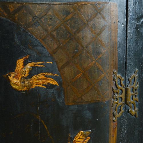 18TH CENTURY LACQUERED CHINOISERIE CORNER CUPBOARD - ADDITIONAL PHOTO 7