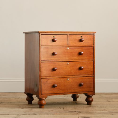 SMALL 19TH CENTURY MAHOGANY CHEST OF DRAWERS - ADDITIONAL PHOTO 1