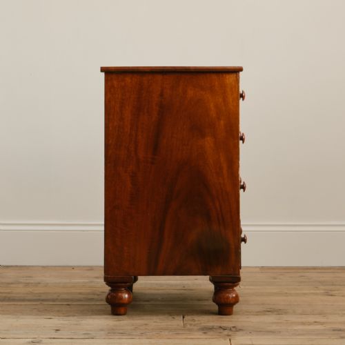 SMALL 19TH CENTURY MAHOGANY CHEST OF DRAWERS - ADDITIONAL PHOTO 2