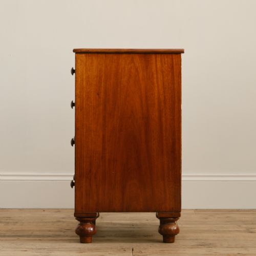 SMALL 19TH CENTURY MAHOGANY CHEST OF DRAWERS - ADDITIONAL PHOTO 3
