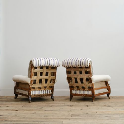 PAIR OF DEEP SEATED COUNTRY HOUSE ARMCHAIRS - ADDITIONAL PHOTO 3