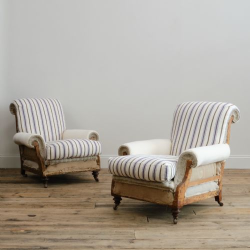 PAIR OF DEEP SEATED COUNTRY HOUSE ARMCHAIRS - ADDITIONAL PHOTO 4