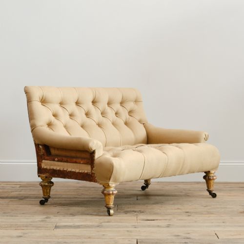 SMALL 19TH CENTURY BUTTONED SOFA ON GILT LEGS - ADDITIONAL PHOTO 1