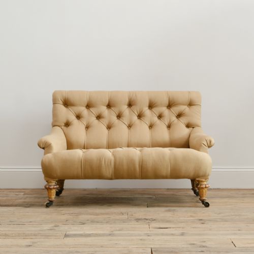 SMALL 19TH CENTURY BUTTONED SOFA ON GILT LEGS - ADDITIONAL PHOTO 2