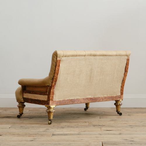 SMALL 19TH CENTURY BUTTONED SOFA ON GILT LEGS - ADDITIONAL PHOTO 5