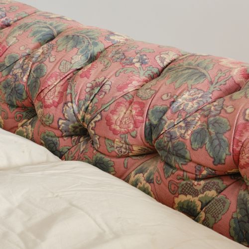 19TH CENTURY CHESTERFIELD SOFA - ADDITIONAL PHOTO 5