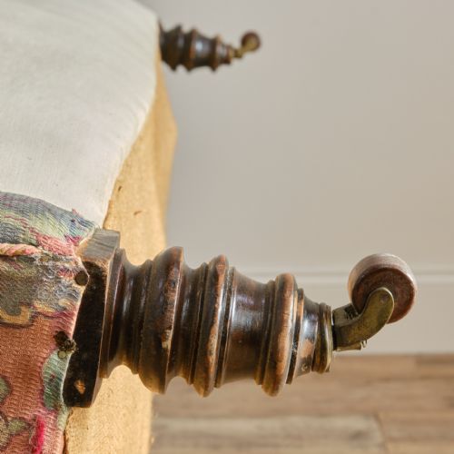 19TH CENTURY CHESTERFIELD SOFA - ADDITIONAL PHOTO 6