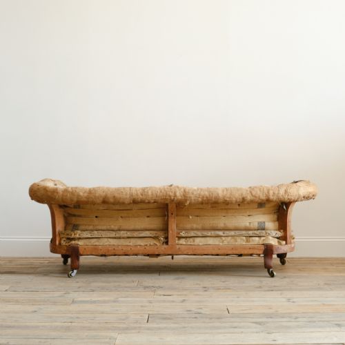 19TH CENTURY COUNTRY HOUSE SOFA BY COWTAN SONS - ADDITIONAL PHOTO 4