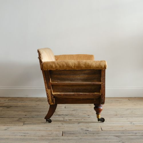 EARLY 19TH CENTURY COUNTRY HOUSE SOFA - ADDITIONAL PHOTO 3
