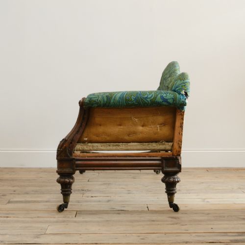 MID 19TH CENTURY COUNTRY HOUSE CAMEL BACK SOFA - ADDITIONAL PHOTO 3