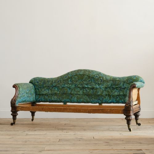 MID 19TH CENTURY COUNTRY HOUSE CAMEL BACK SOFA - ADDITIONAL PHOTO 4