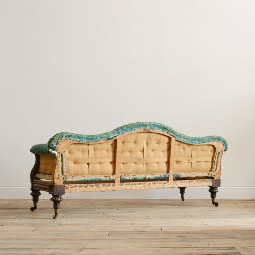 MID 19TH CENTURY COUNTRY HOUSE CAMEL BACK SOFA - ADDITIONAL PHOTO 5