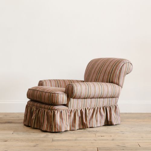 LARGE DEEP SEATED HOWARD STYLE CLUB ARMCHAIR - ADDITIONAL PHOTO 1