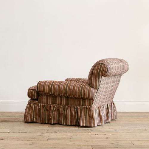 LARGE DEEP SEATED HOWARD STYLE CLUB ARMCHAIR - ADDITIONAL PHOTO 7