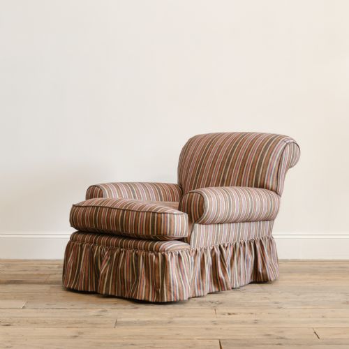 LARGE DEEP SEATED HOWARD STYLE CLUB ARMCHAIR - ADDITIONAL PHOTO 9
