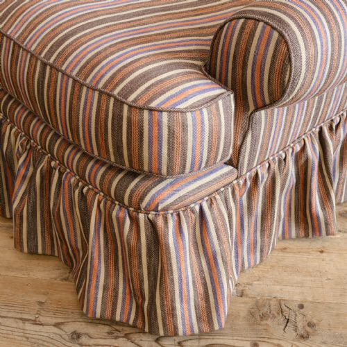 LARGE DEEP SEATED HOWARD STYLE CLUB ARMCHAIR - ADDITIONAL PHOTO 10