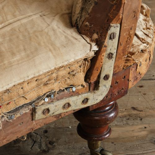 MID 19TH CENTURY BARREL BACK DAYBED - ADDITIONAL PHOTO 9