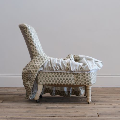 19TH CENTURY NURSING CHAIR IN HOWE 36 BOURNE STREET LINEN - ADDITIONAL PHOTO 1