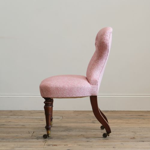 MID 19TH CENTURY SLIPPER CHAIR IN SOANE BRITAIN COTTON - ADDITIONAL PHOTO 4