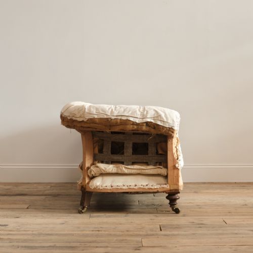 19TH CENTURY CHESTERFIELD SOFA - ADDITIONAL PHOTO 1