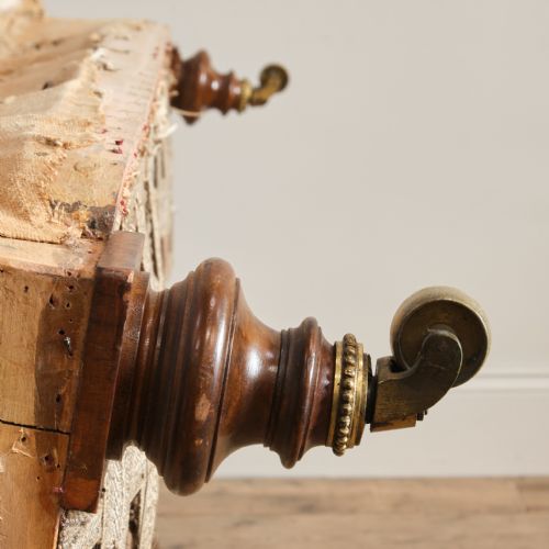 19TH CENTURY CHESTERFIELD SOFA - ADDITIONAL PHOTO 6
