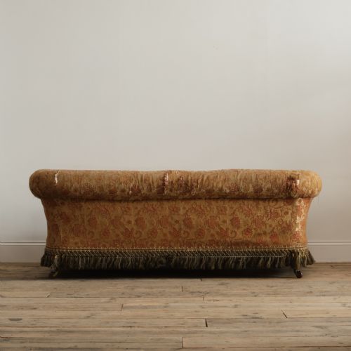 19TH CENTURY COUNTRY HOUSE SOFA BY HAMPTON SONS - ADDITIONAL PHOTO 5