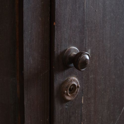 20TH CENTURY SCRATCH BUILT PINE CUPBOARD - ADDITIONAL PHOTO 7