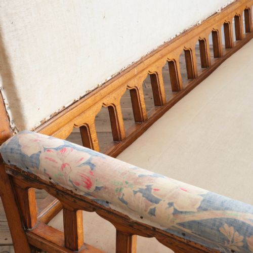 19TH CENTURY GOTHIC OAK SOFA - ADDITIONAL PHOTO 5