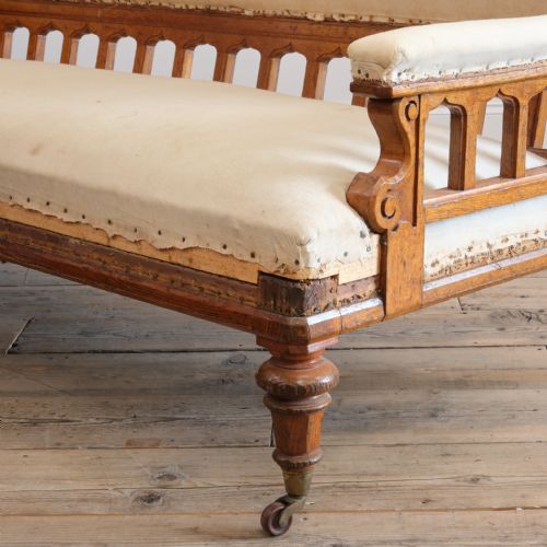 19TH CENTURY GOTHIC OAK SOFA - ADDITIONAL PHOTO 9