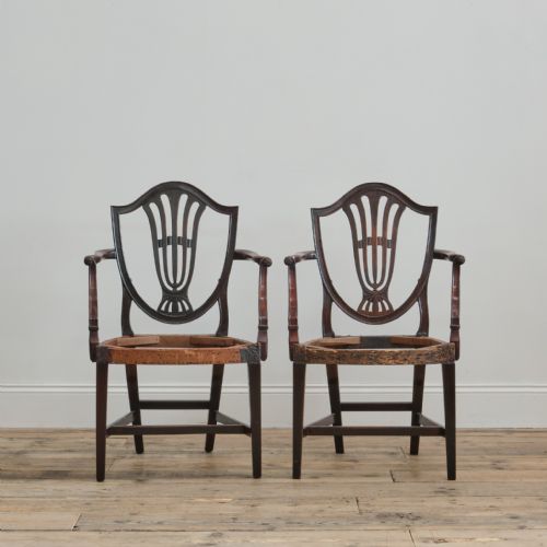 PAIR OF GEORGE III HEPPELWHITE MAHOGANY CARVER CHAIRS - ADDITIONAL PHOTO 1