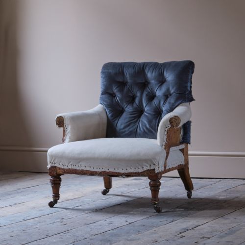 A SMALL LATE 19TH CENTURY HOWARD STYLE ARMCHAIR - ADDITIONAL PHOTO 3